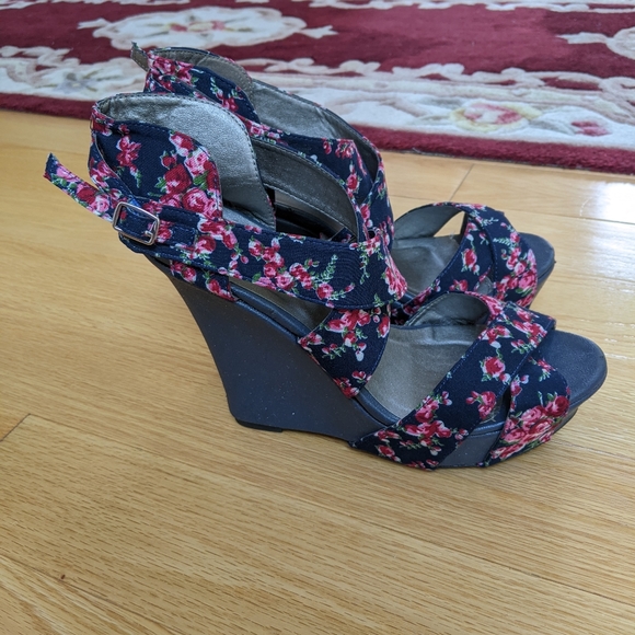 Qupid floral wedges - Picture 2 of 2